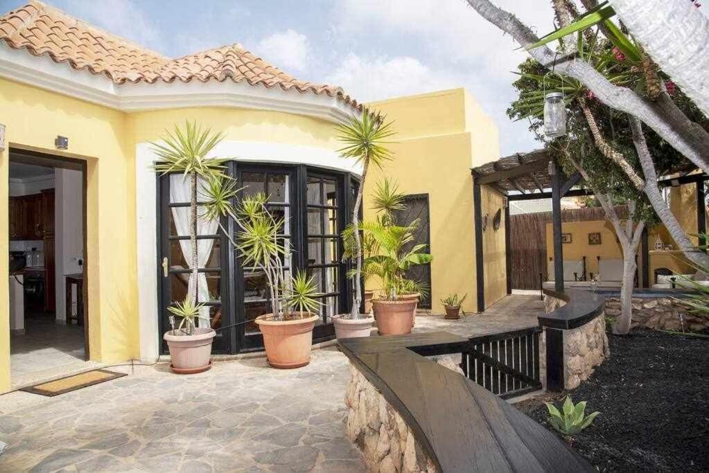 Aurora Mari Villa Your Dream Steps From The Ocean Shore كاليتا ذي فوستي المظهر الخارجي الصورة