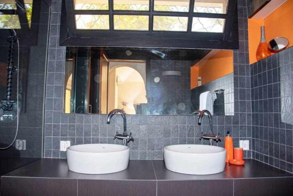 Aurora Mari Villa Your Dream Steps From The Ocean Shore كاليتا ذي فوستي المظهر الخارجي الصورة