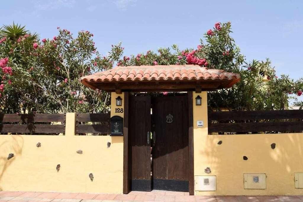 Aurora Mari Villa Your Dream Steps From The Ocean Shore كاليتا ذي فوستي المظهر الخارجي الصورة