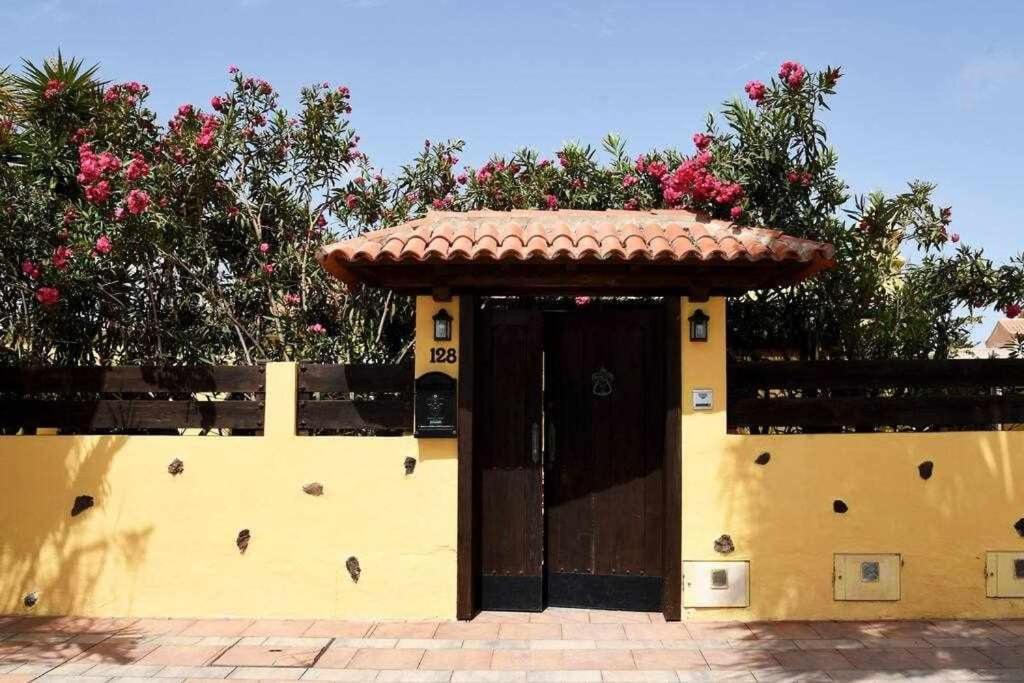 Aurora Mari Villa Your Dream Steps From The Ocean Shore كاليتا ذي فوستي المظهر الخارجي الصورة